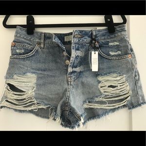 NEW Topshop Distressed Jean Shorts Size 6